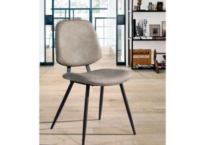 Chaise Reine